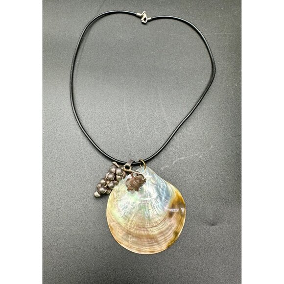 Unknown Jewelry - Beautiful Mother Of Pearl and Sterling Silver Pendant Necklace